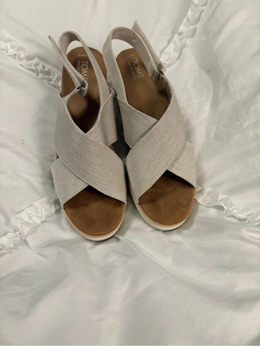 Toms casual crossover